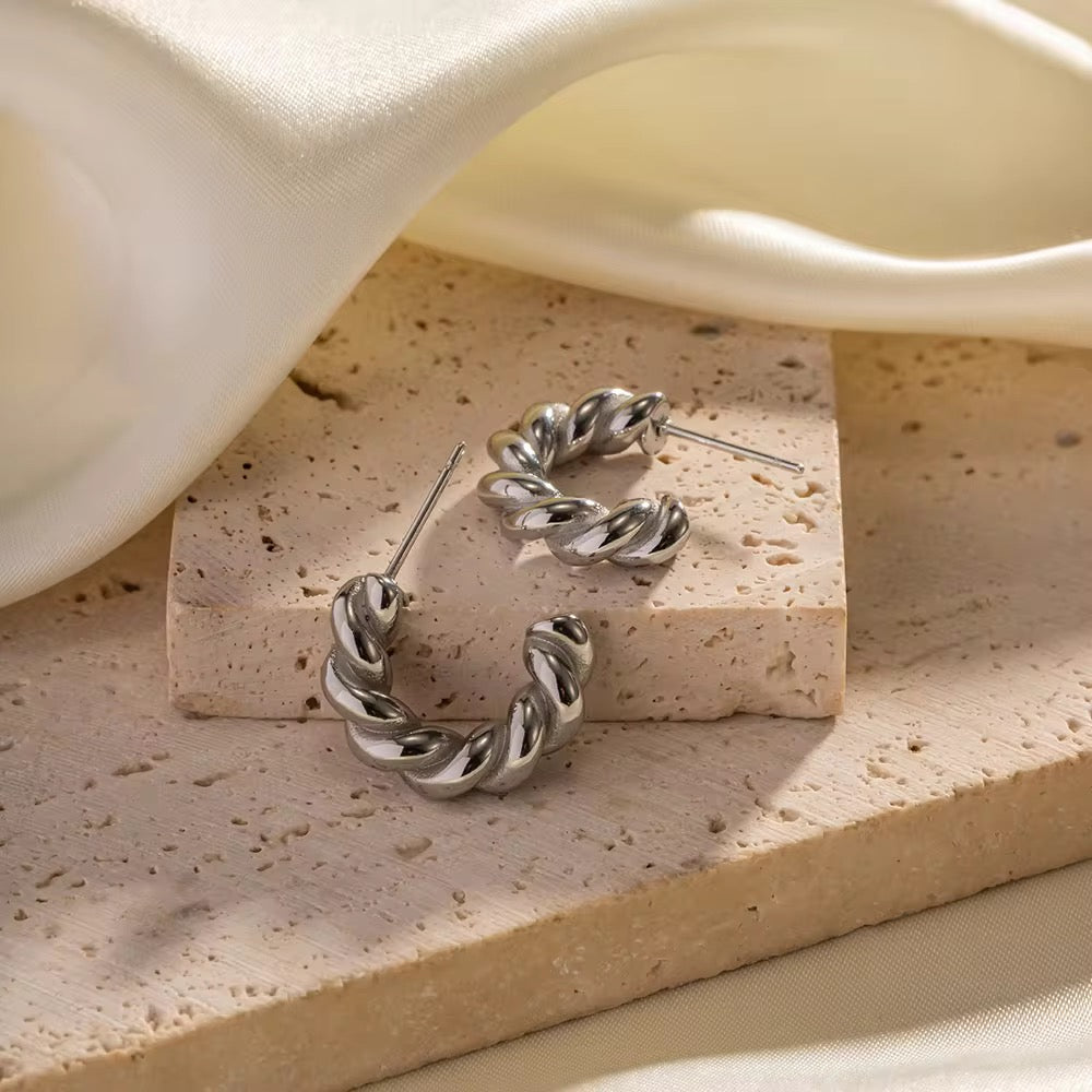 SILVER TWISTED STUDS