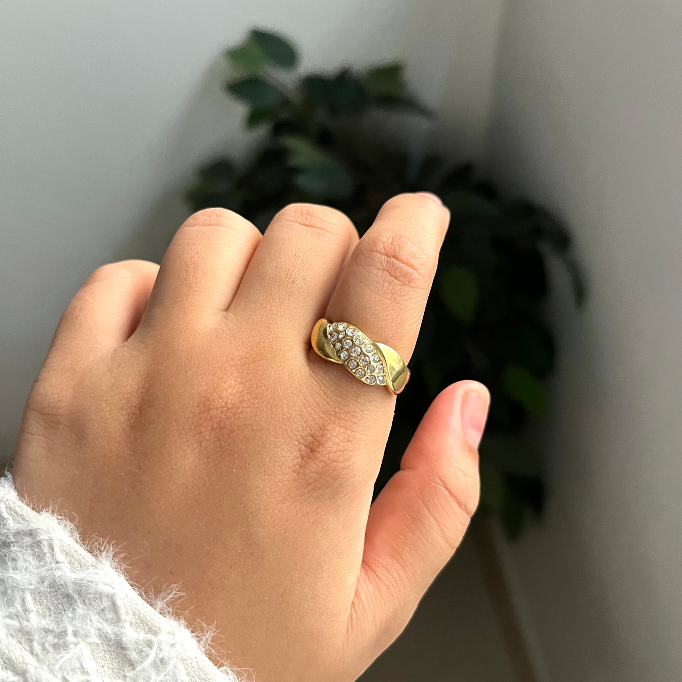 DELORA RING