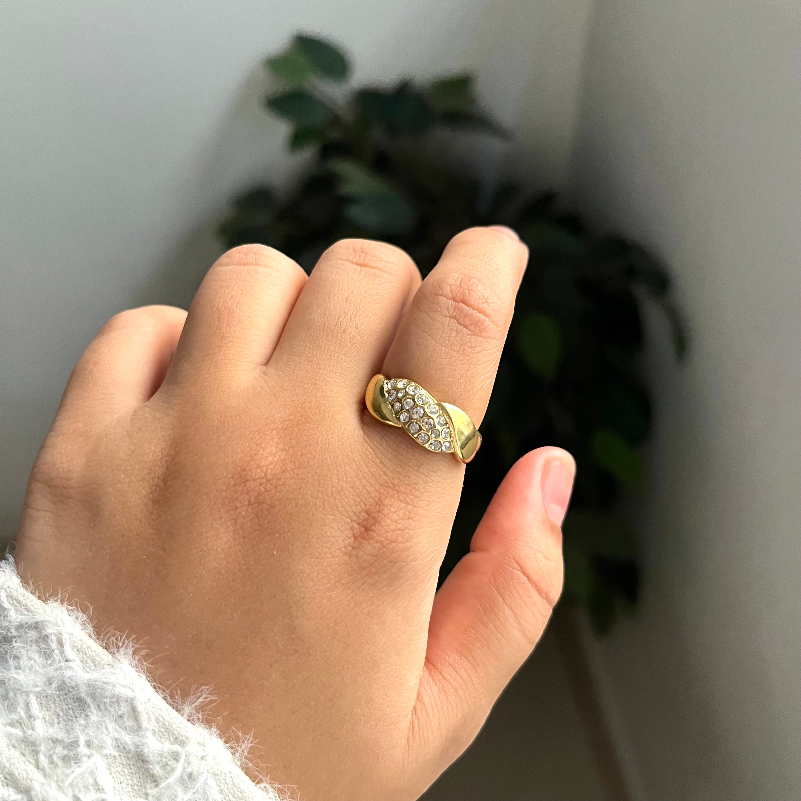 DELORA RING
