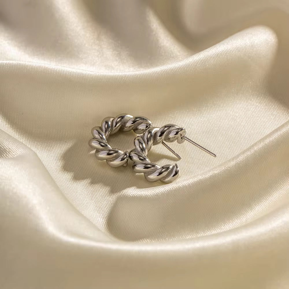SILVER TWISTED STUDS