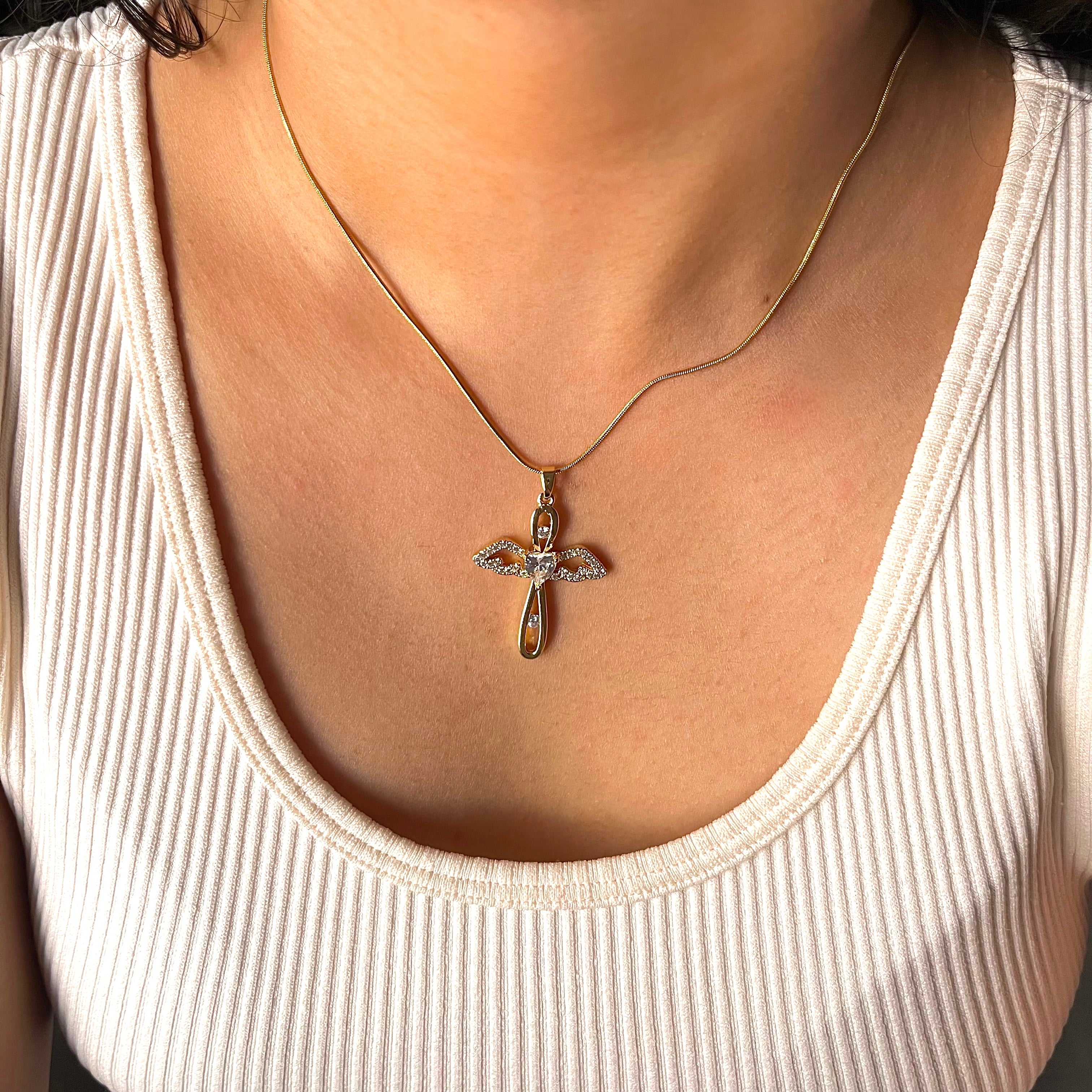 CHUNKY CROSS NECKLACE